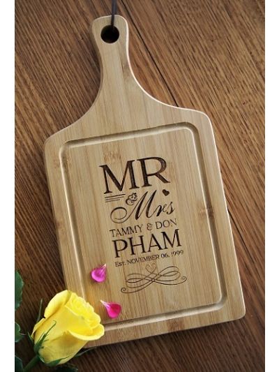 Personalised Engraved Bamboo Paddle serving board - Wedding gift / Anniversary Gift / Engagement Gift / Valentines Gift - DESIGN 2